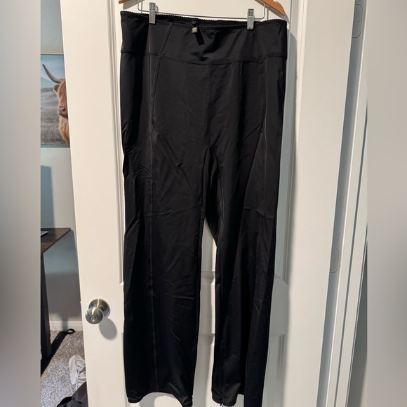 SKIMS Glam Pants - Picture 2 of 5